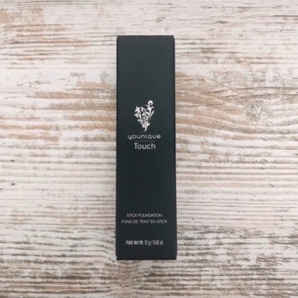 YOUNIQUE TOUCH stick foundation- Satin - Picture 2 of 4